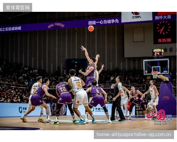 CBA单挑大战点燃全场：激情碰撞引爆篮球盛宴